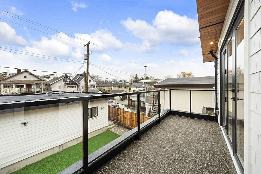 2 1967 E 13th Avenue Vancouver, BC - 19