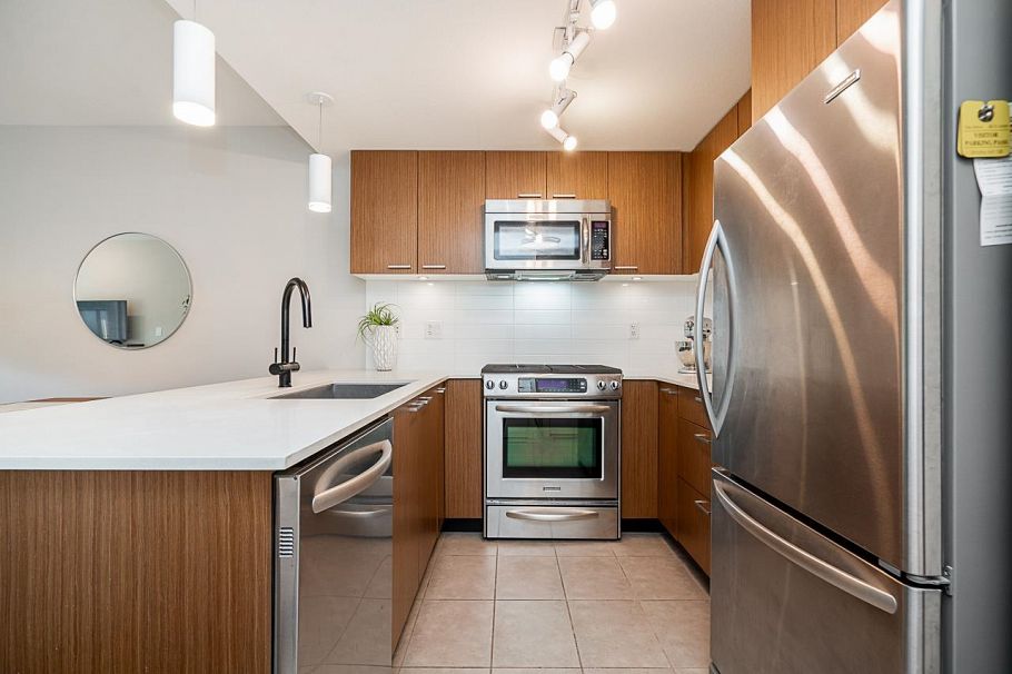 208 1330 Marine Drive North Vancouver, BC - 10