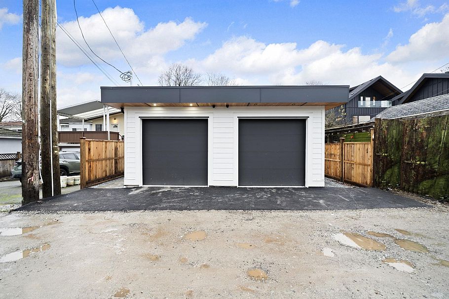 2 1967 E 13th Avenue Vancouver, BC - 36