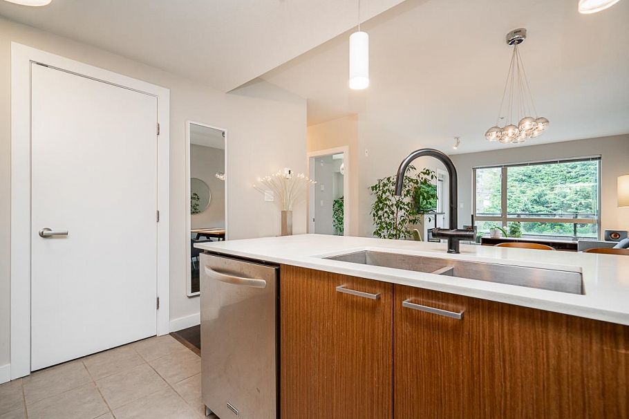 208 1330 Marine Drive North Vancouver, BC - 11