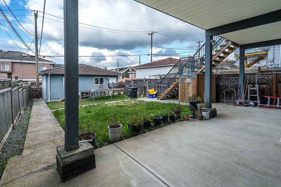 7877 Fraser Street Vancouver, BC - 35