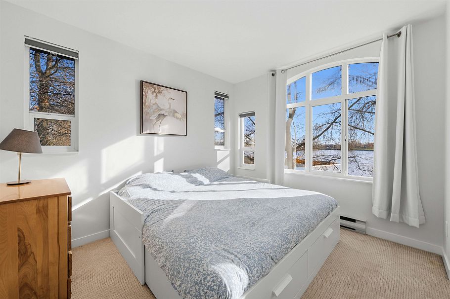 1 8581 Jellicoe Street Vancouver, BC - 32