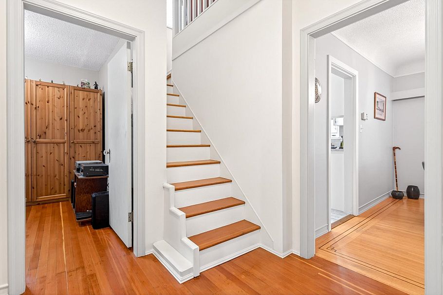 3494 Oxford Street Vancouver, BC - 23