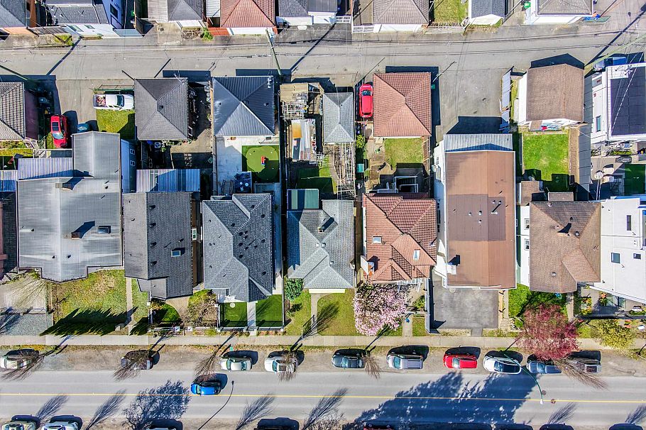 571 E 57th Avenue Vancouver, BC - 4