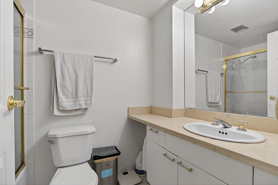 303 1388 Homer Street Vancouver, BC - 21