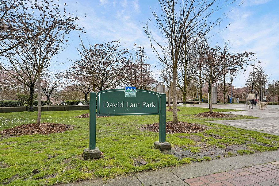 303 1388 Homer Street Vancouver, BC - 36