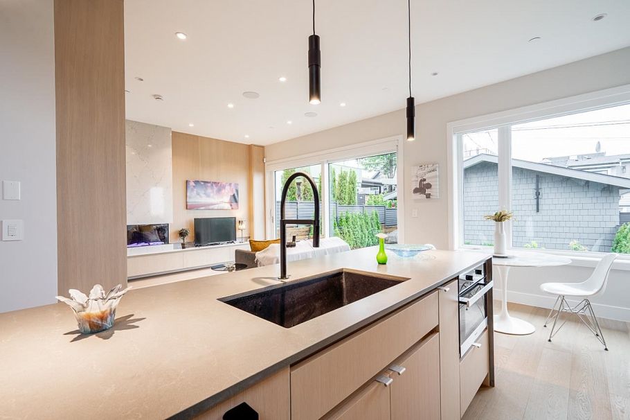 2 3674 Oxford Street Vancouver, BC - 21