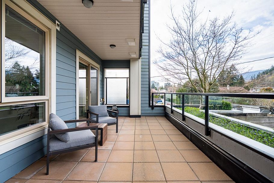 208 1330 Marine Drive North Vancouver, BC - 24