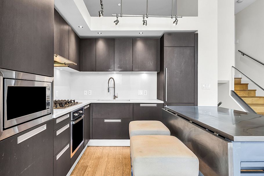 296 W 1st Avenue Vancouver, BC - 9