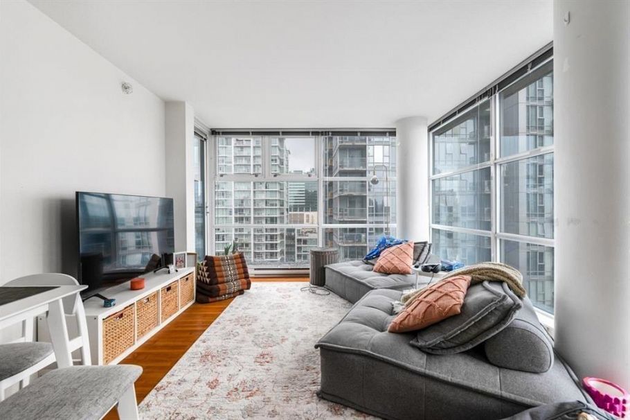 1806 111 W Georgia Street Vancouver, BC - 3