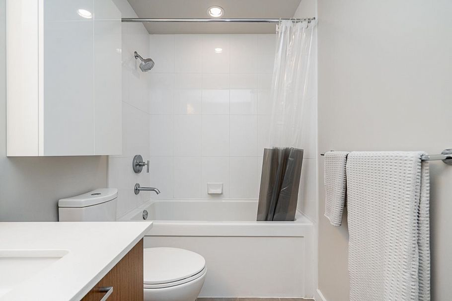 208 1330 Marine Drive North Vancouver, BC - 16
