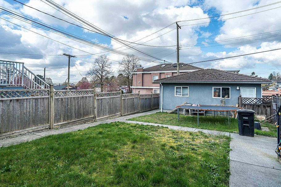 7877 Fraser Street Vancouver, BC - 37