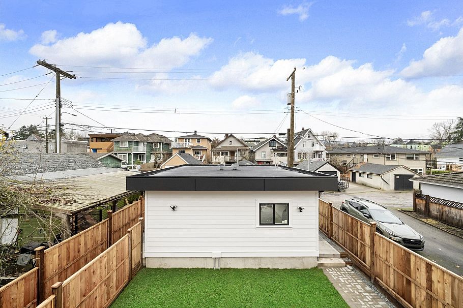 2 1967 E 13th Avenue Vancouver, BC - 20