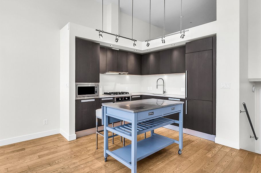 296 W 1st Avenue Vancouver, BC - 4