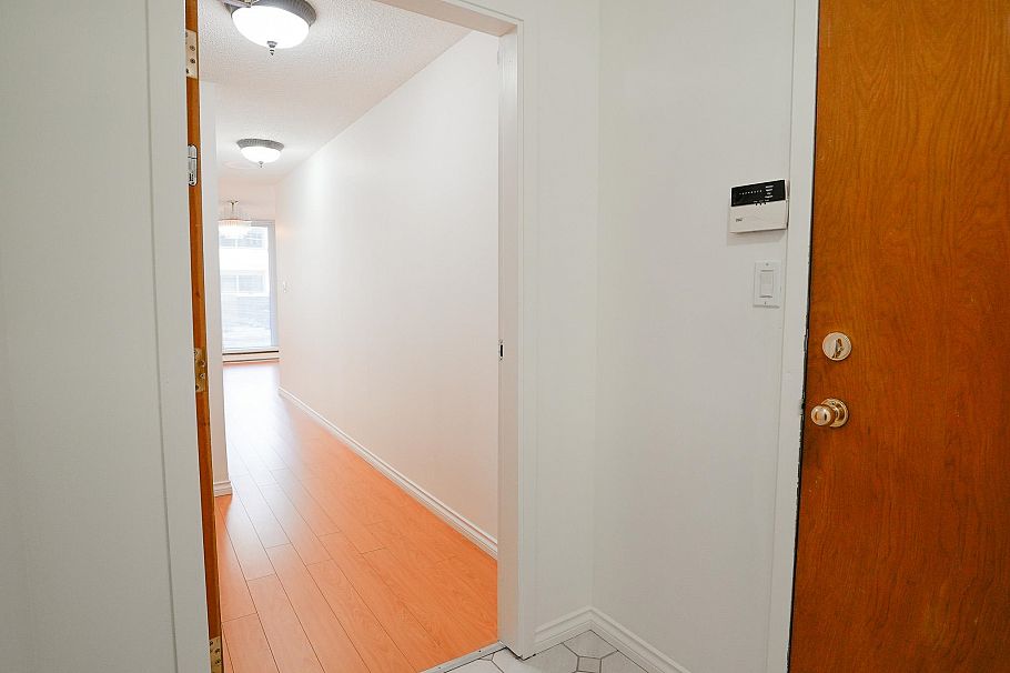 101 1845 Robson Street Vancouver, BC - 3