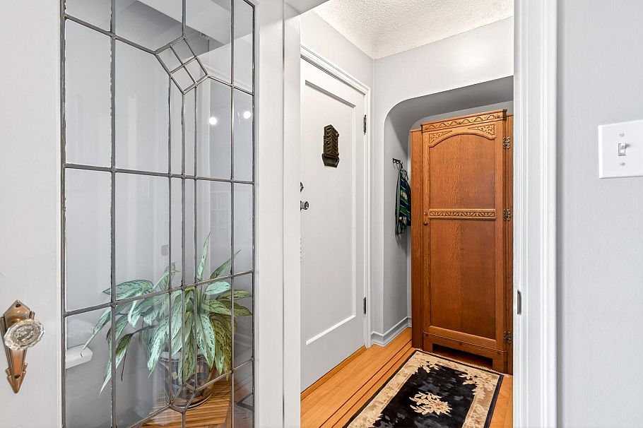 3494 Oxford Street Vancouver, BC - 10