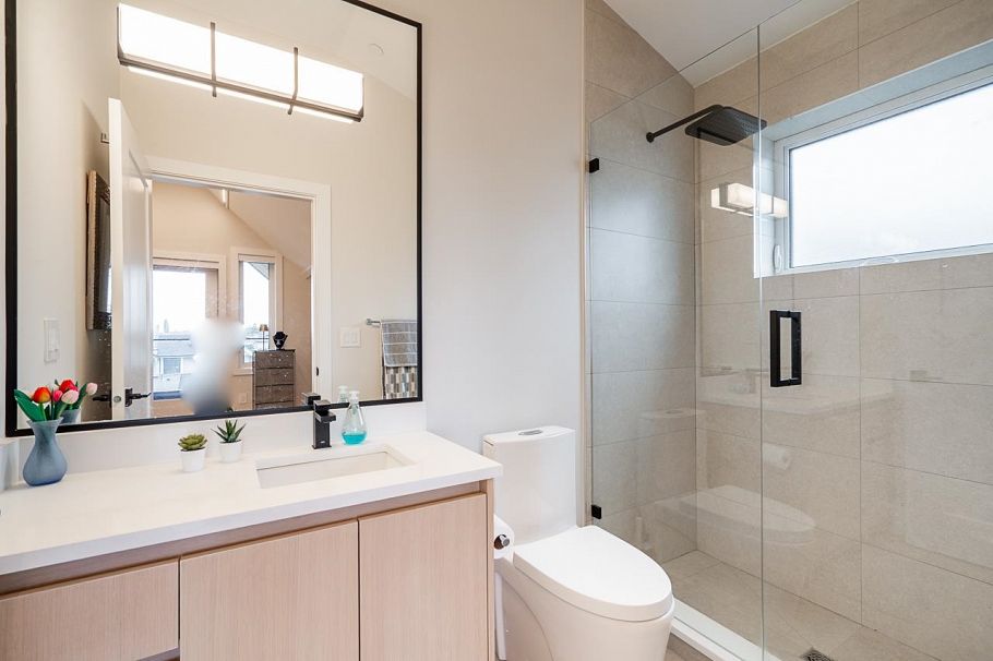 2 3674 Oxford Street Vancouver, BC - 9