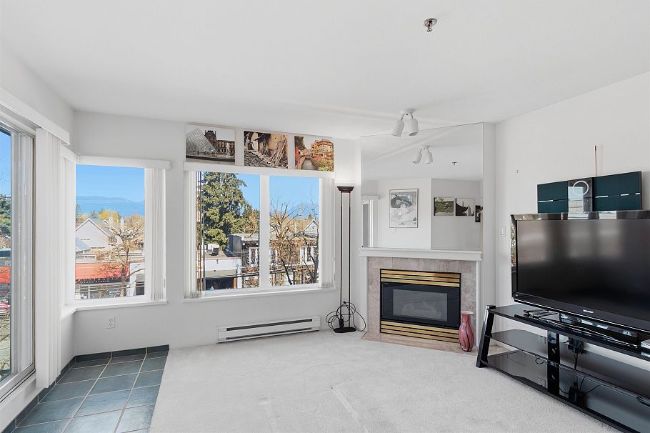 211 3250 W Broadway Vancouver, BC - 4