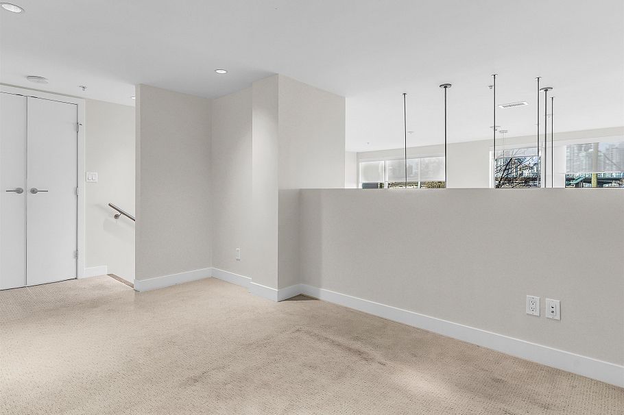 296 W 1st Avenue Vancouver, BC - 17