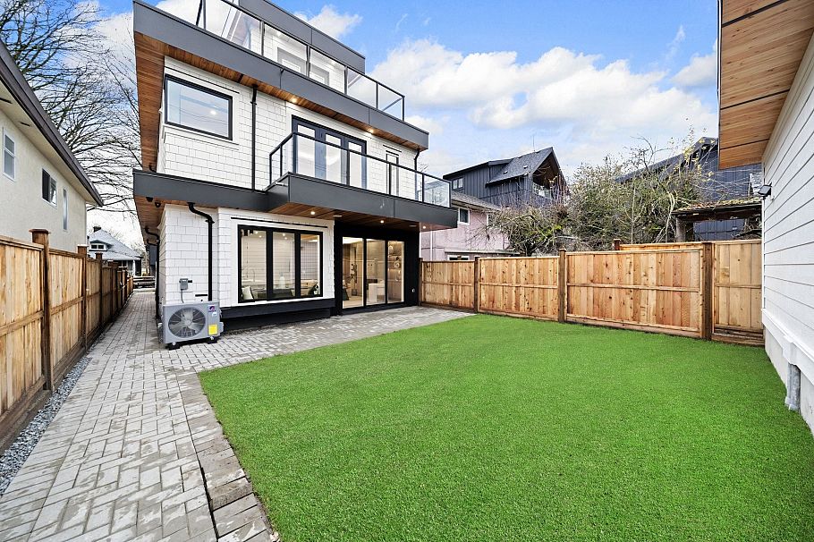 2 1967 E 13th Avenue Vancouver, BC - 33