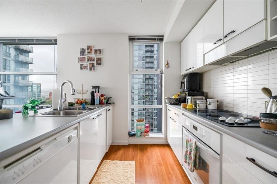 1806 111 W Georgia Street Vancouver, BC - 4