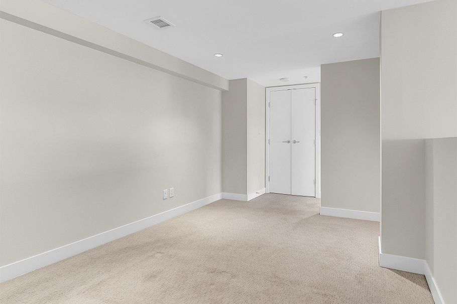 296 W 1st Avenue Vancouver, BC - 18