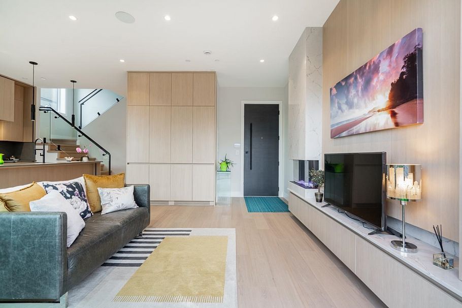 2 3674 Oxford Street Vancouver, BC - 2