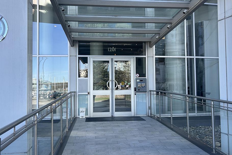 1901 1201 Marinaside Crescent Vancouver, BC - 2