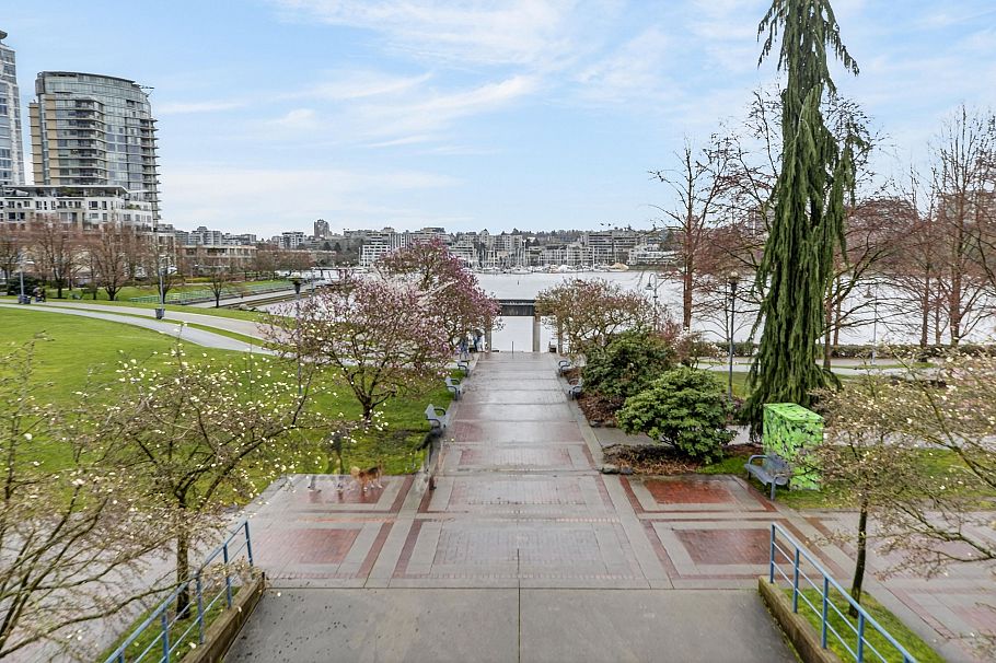 303 1388 Homer Street Vancouver, BC - 37