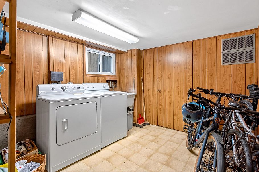 3494 Oxford Street Vancouver, BC - 35