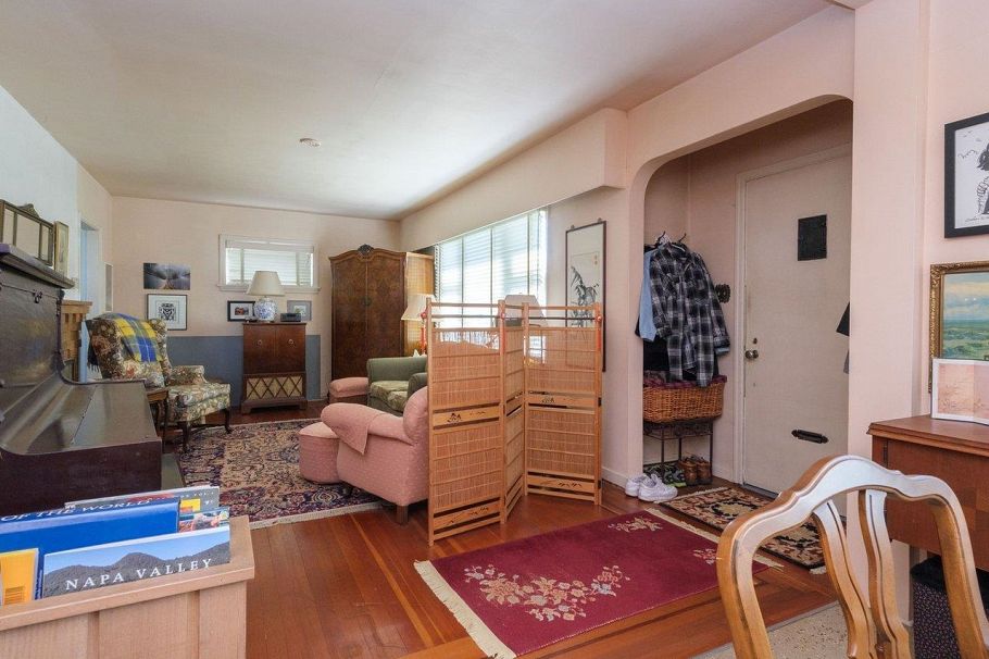 8510 Montcalm Street Vancouver, BC - 9