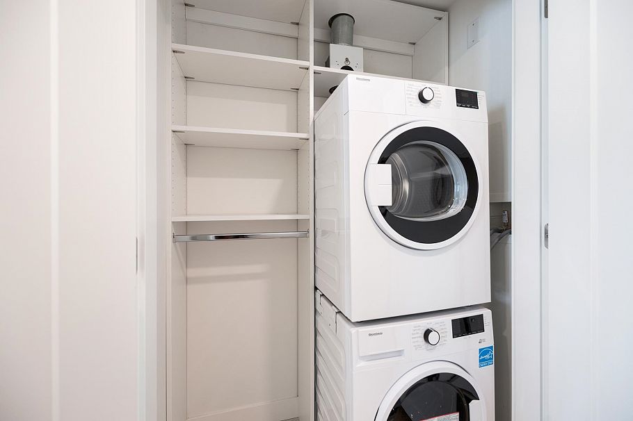 1307 135 E 13th Street North Vancouver, BC - 24