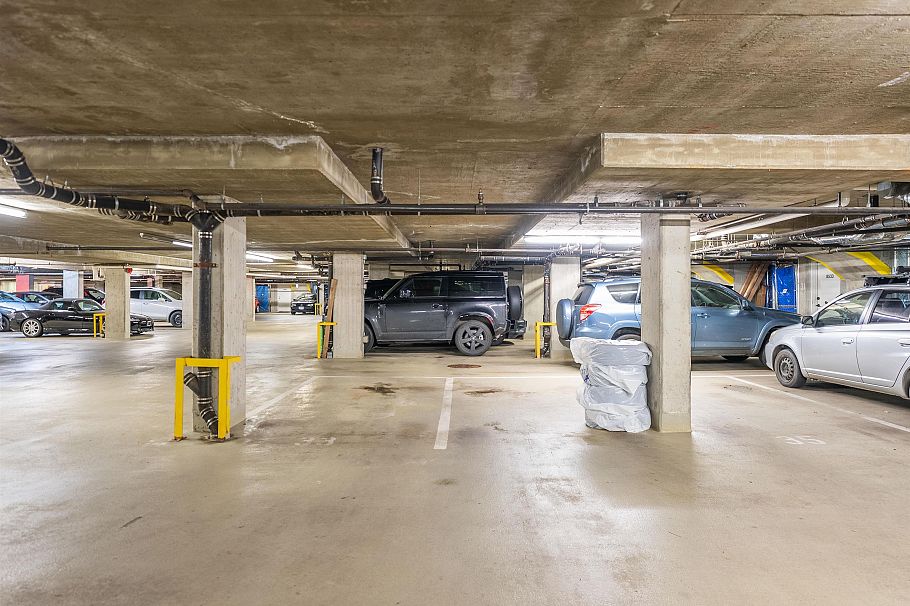 1 8581 Jellicoe Street Vancouver, BC - 35