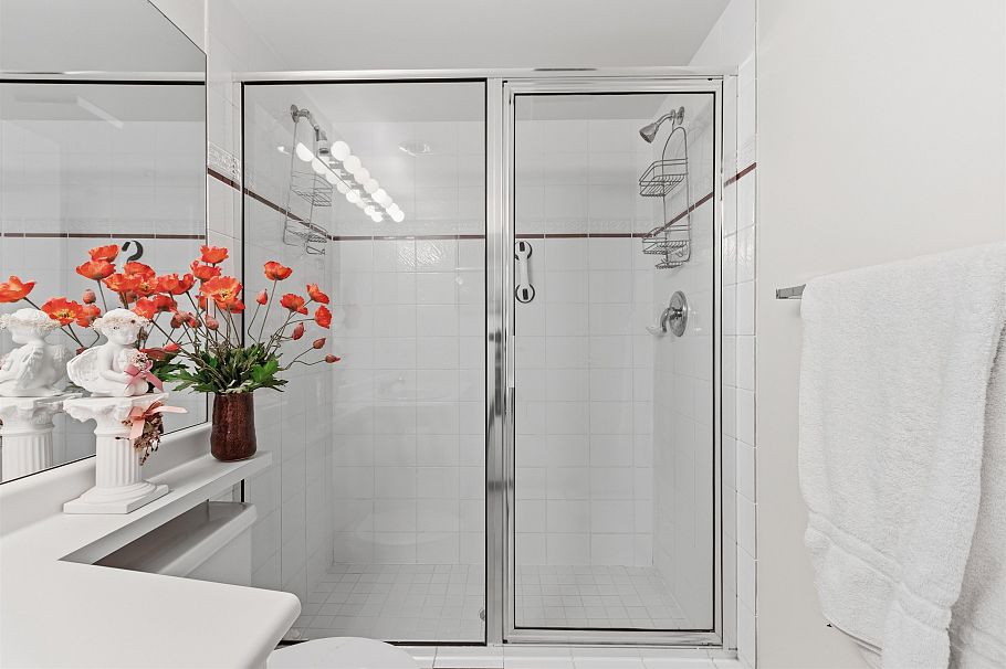 211 3250 W Broadway Vancouver, BC - 23