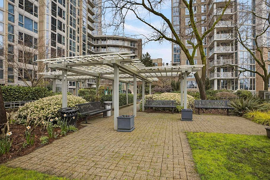303 1388 Homer Street Vancouver, BC - 30