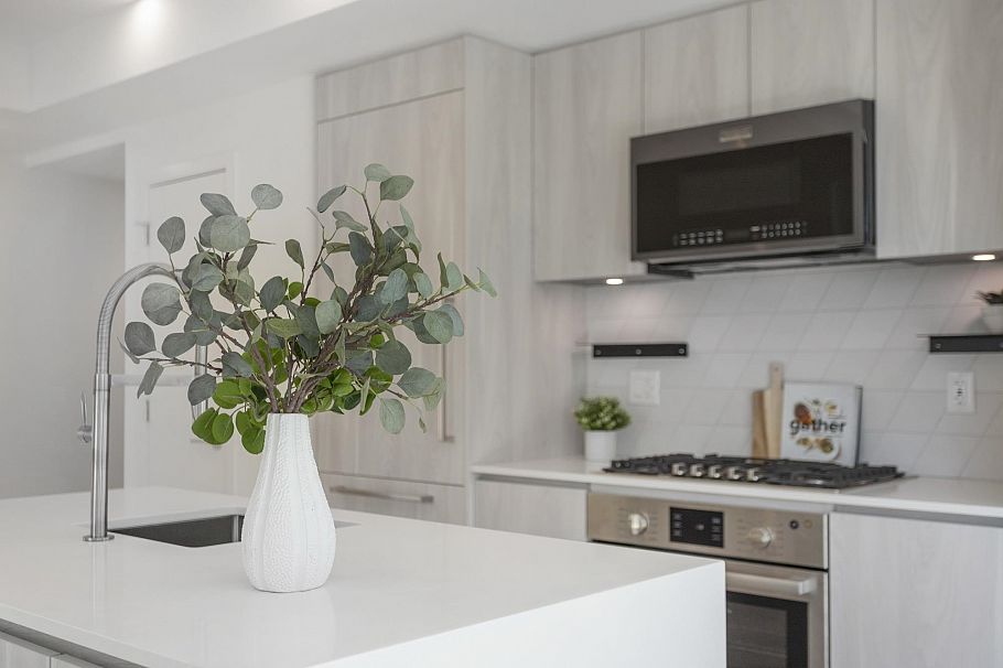 304 3264 Vanness Avenue Vancouver, BC - 1