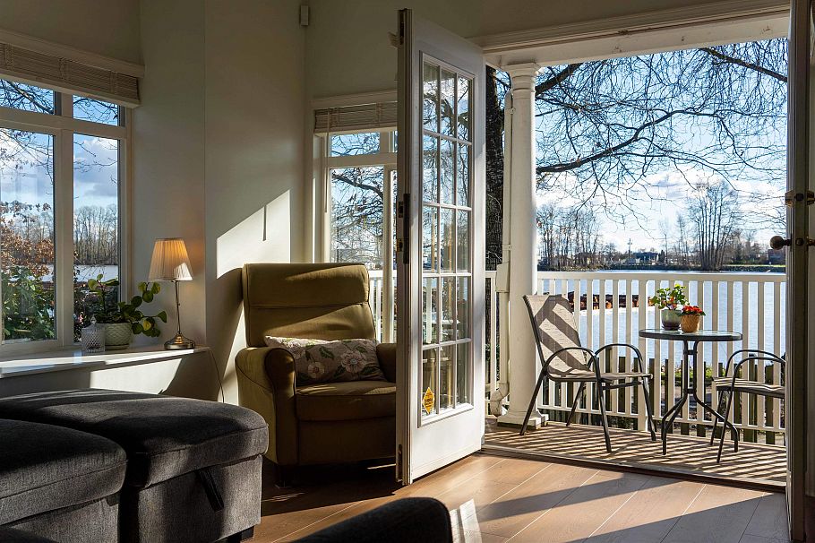 1 8581 Jellicoe Street Vancouver, BC - 3