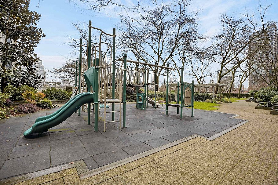 303 1388 Homer Street Vancouver, BC - 31