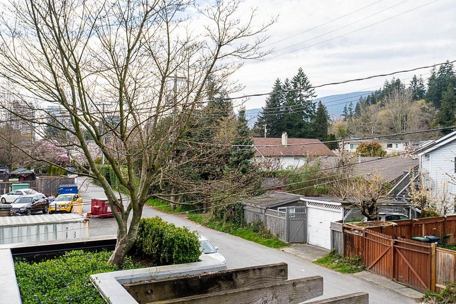 208 1330 Marine Drive North Vancouver, BC - 25
