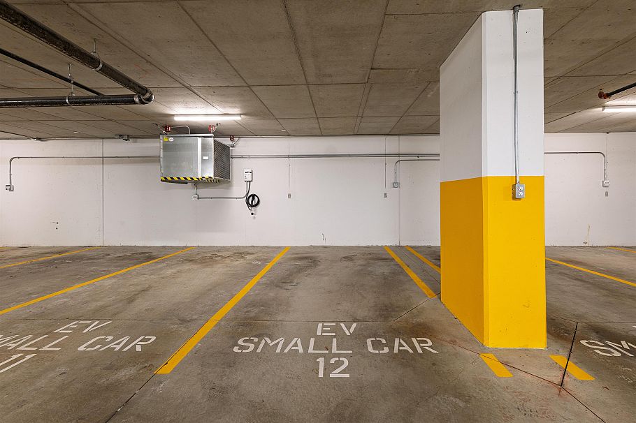 100 1561 W 57th Avenue Vancouver, BC - 23