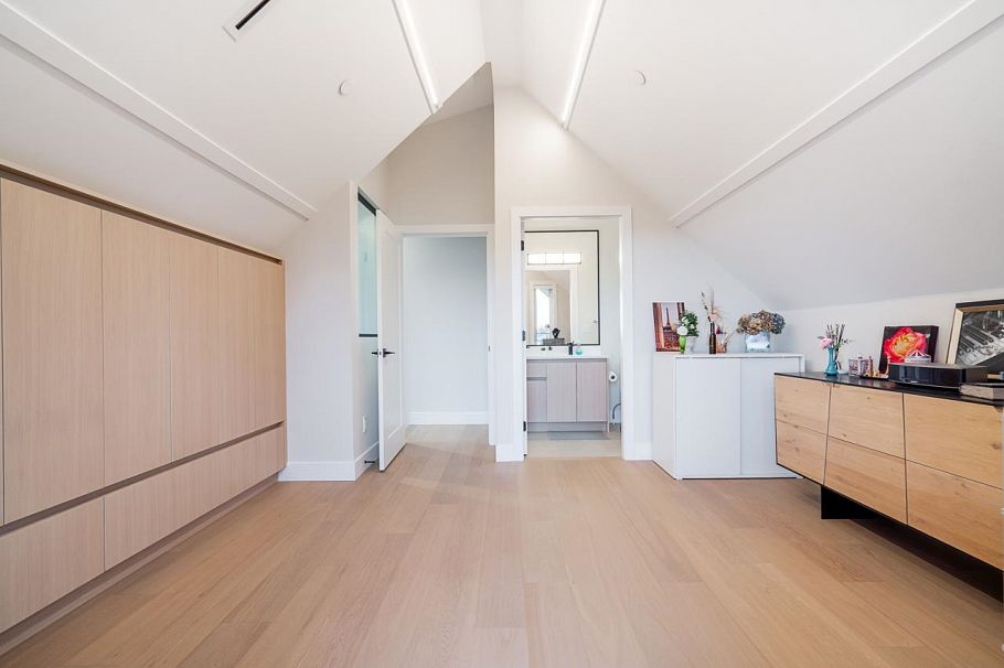 2 3674 Oxford Street Vancouver, BC - 17