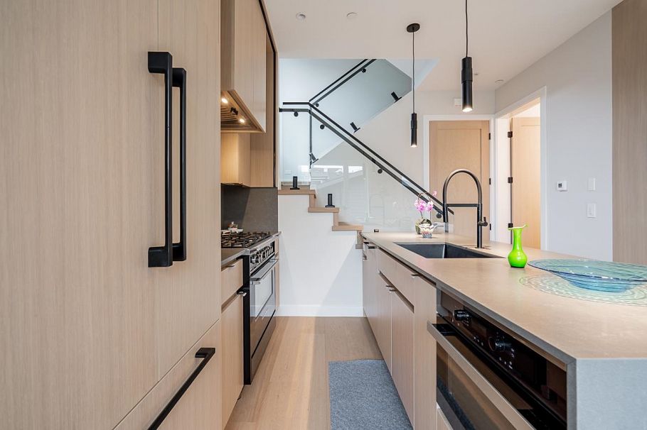 2 3674 Oxford Street Vancouver, BC - 16