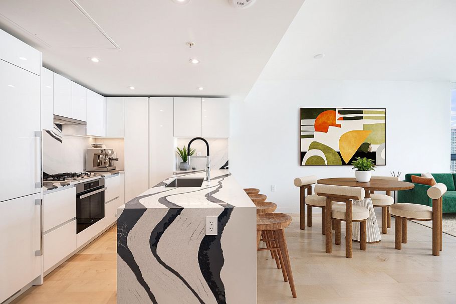 1307 135 E 13th Street North Vancouver, BC - 3