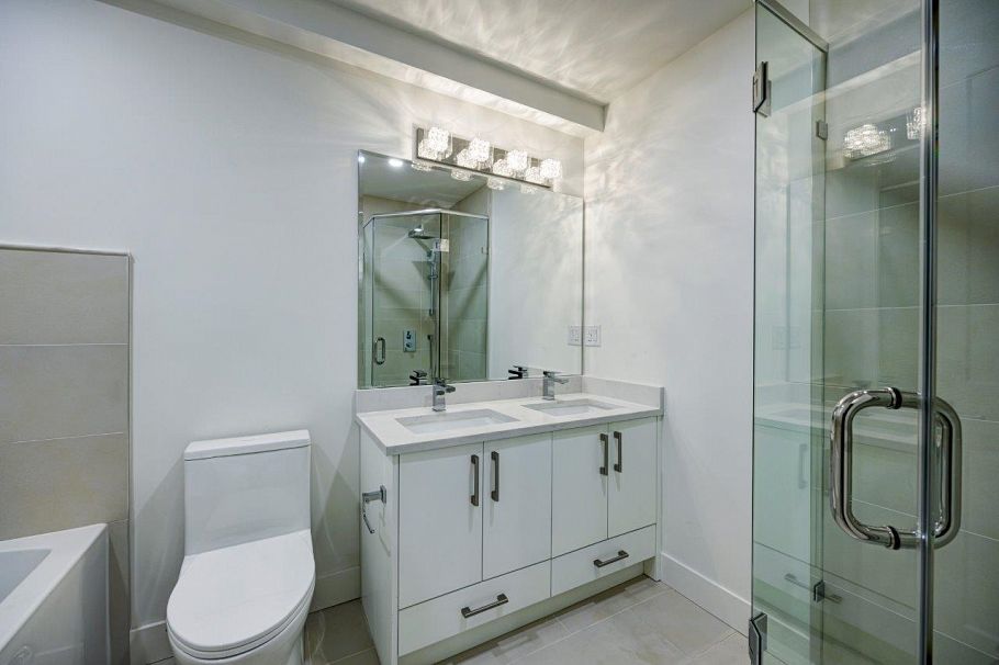 254 E 18th Street North Vancouver, BC - 21