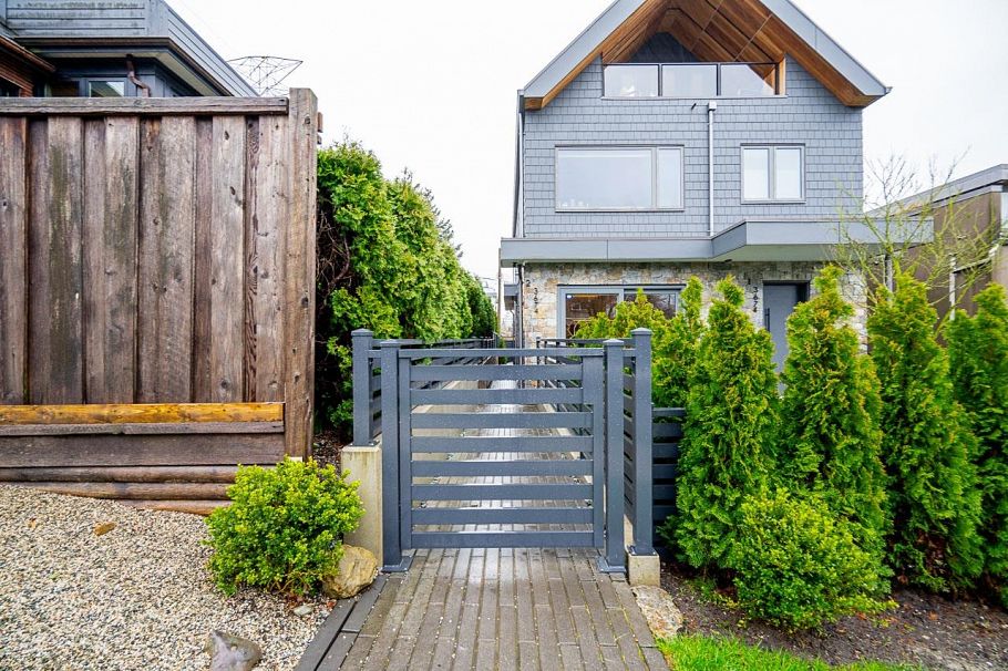 2 3674 Oxford Street Vancouver, BC - 13