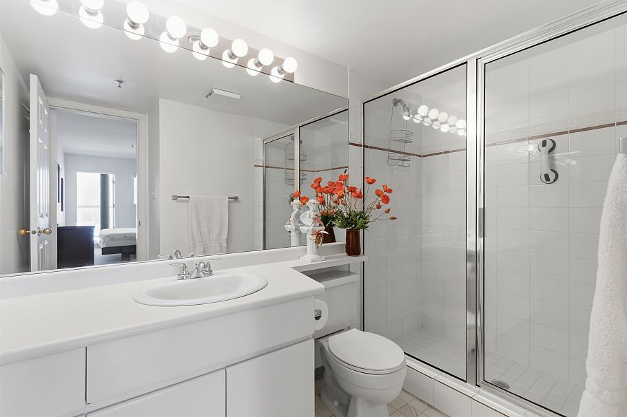 211 3250 W Broadway Vancouver, BC - 22