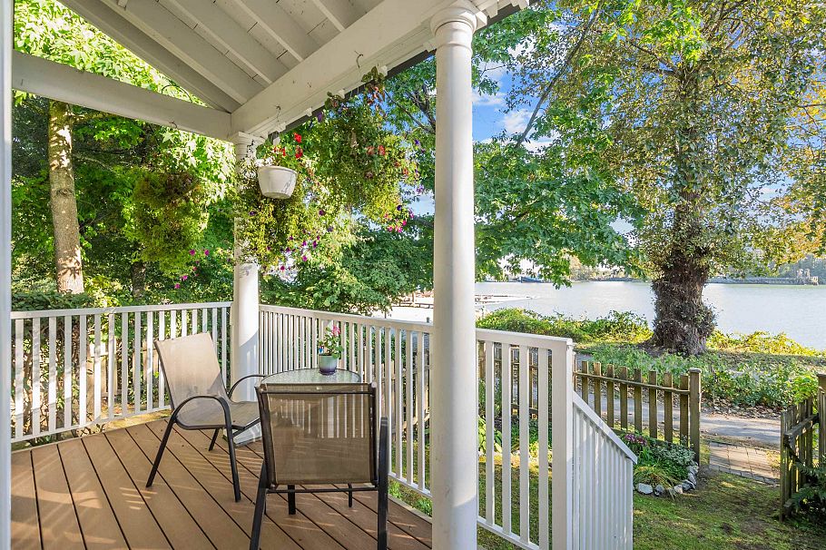 1 8581 Jellicoe Street Vancouver, BC - 1