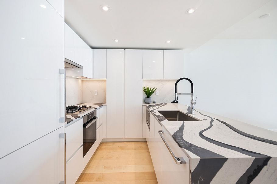 1307 135 E 13th Street North Vancouver, BC - 17