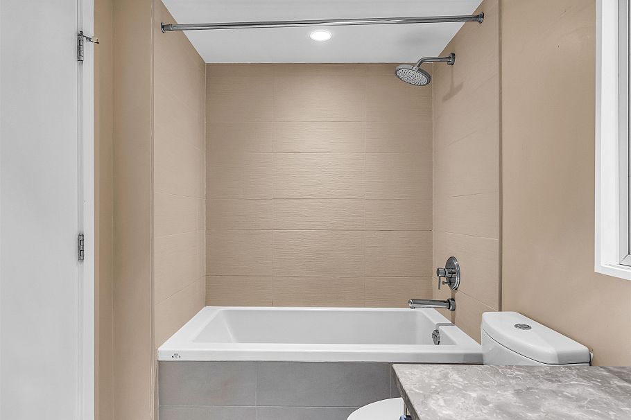 296 W 1st Avenue Vancouver, BC - 21