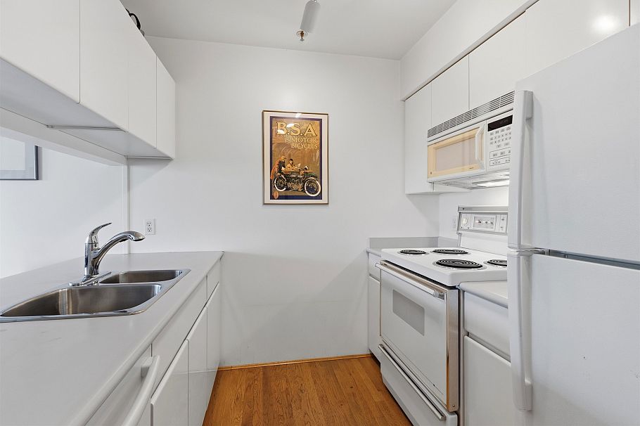 211 3250 W Broadway Vancouver, BC - 14